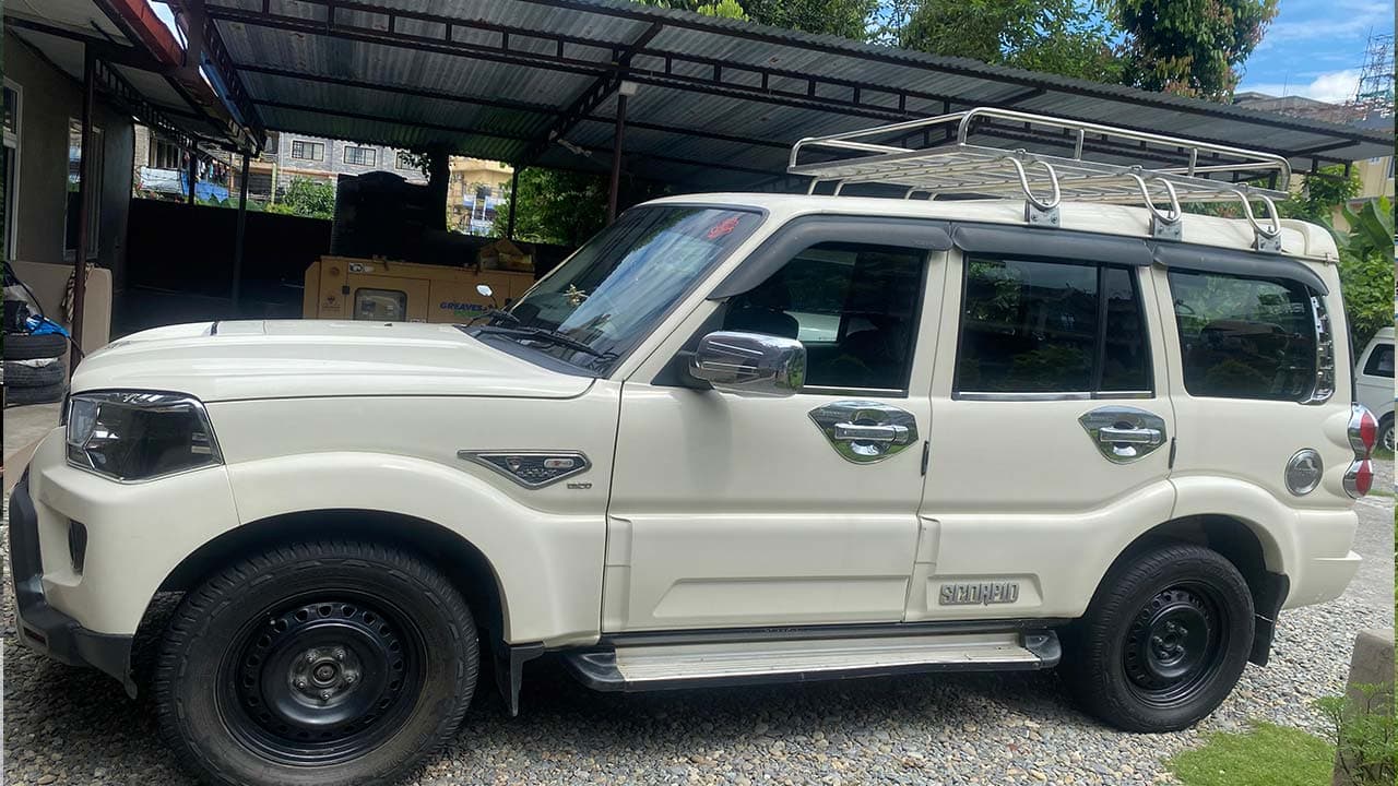 White 4WD Jeep used for the Upper Mustang Jeep Tour.