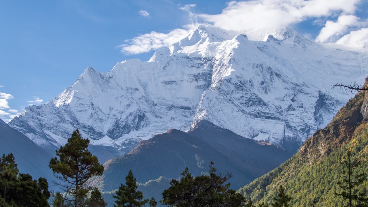 Annapurna Circuit Trek in November 2026: Clear Skies, Mountain Views & Thorong La