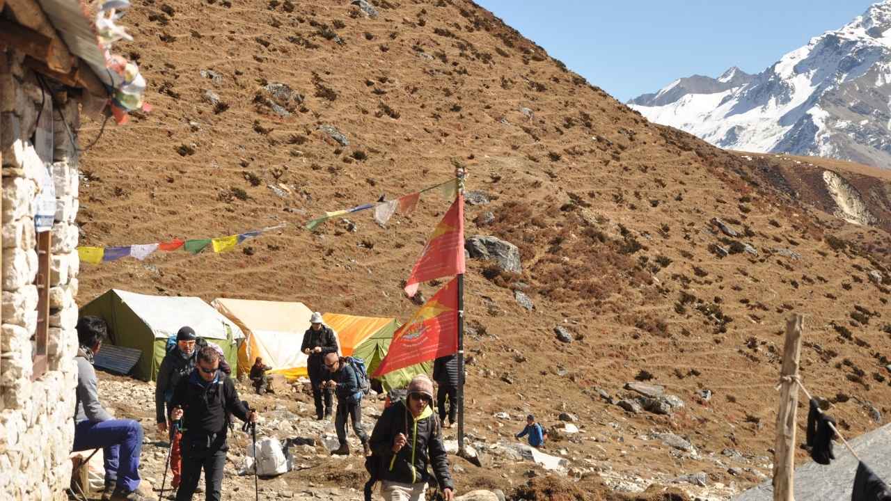 How Do I Acclimatize for the Manaslu Circuit Trek?
