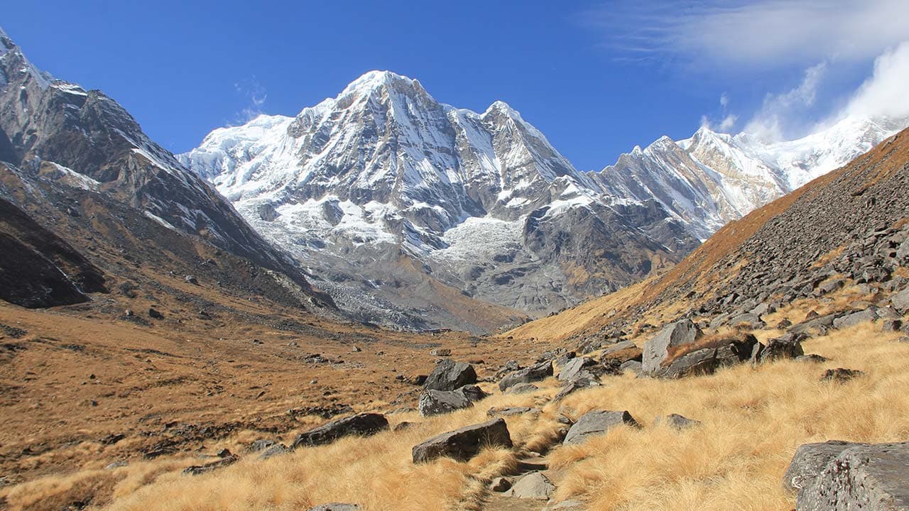 Private Guide vs Group Trek in Annapurna