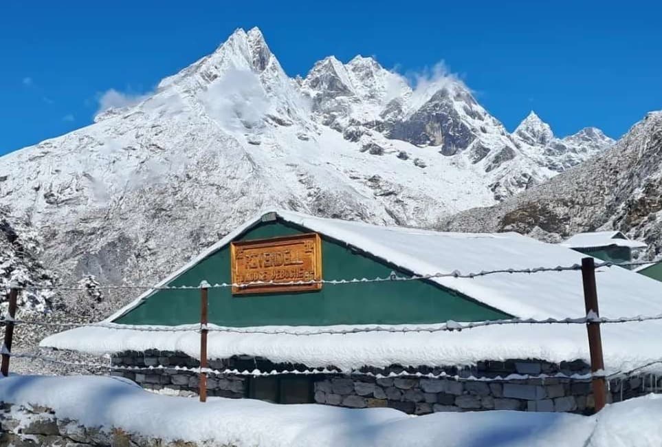 Everest Base Camp Budget Trek vs Luxury Trek