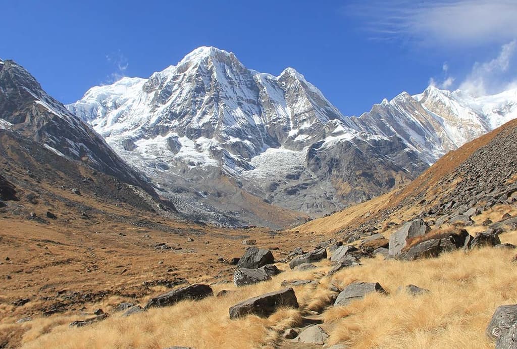 Private Guide vs Group Trek in Annapurna